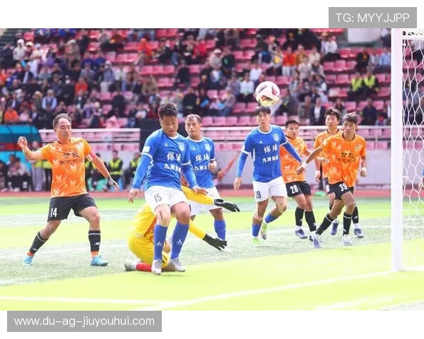 围绕世达足球纯黄展现专业球迷热爱与绿茵竞技魅力动人故事新篇章 围绕世达足球纯黄展现专业球迷热爱与绿茵竞技魅力动人故事新篇章